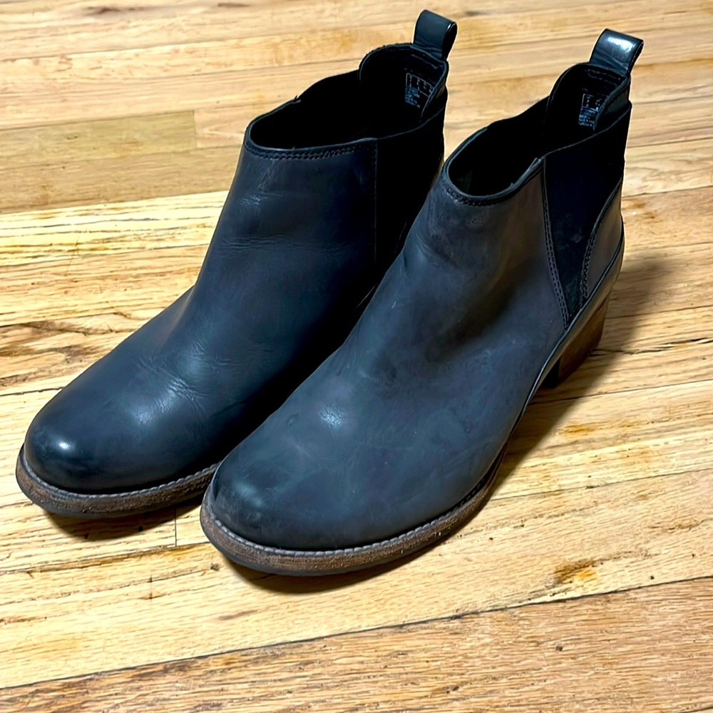 Clark Charcoal women’s booties size 9.5